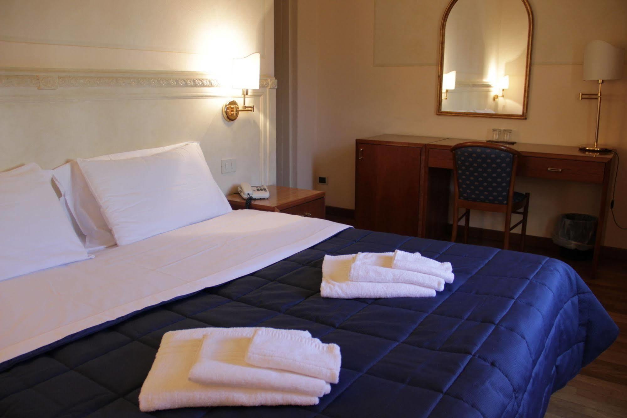 Hotel Posta Cecina  Luaran gambar